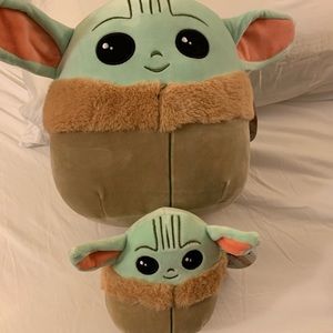 10” and 5” Baby Yoda Squishmallows pair!